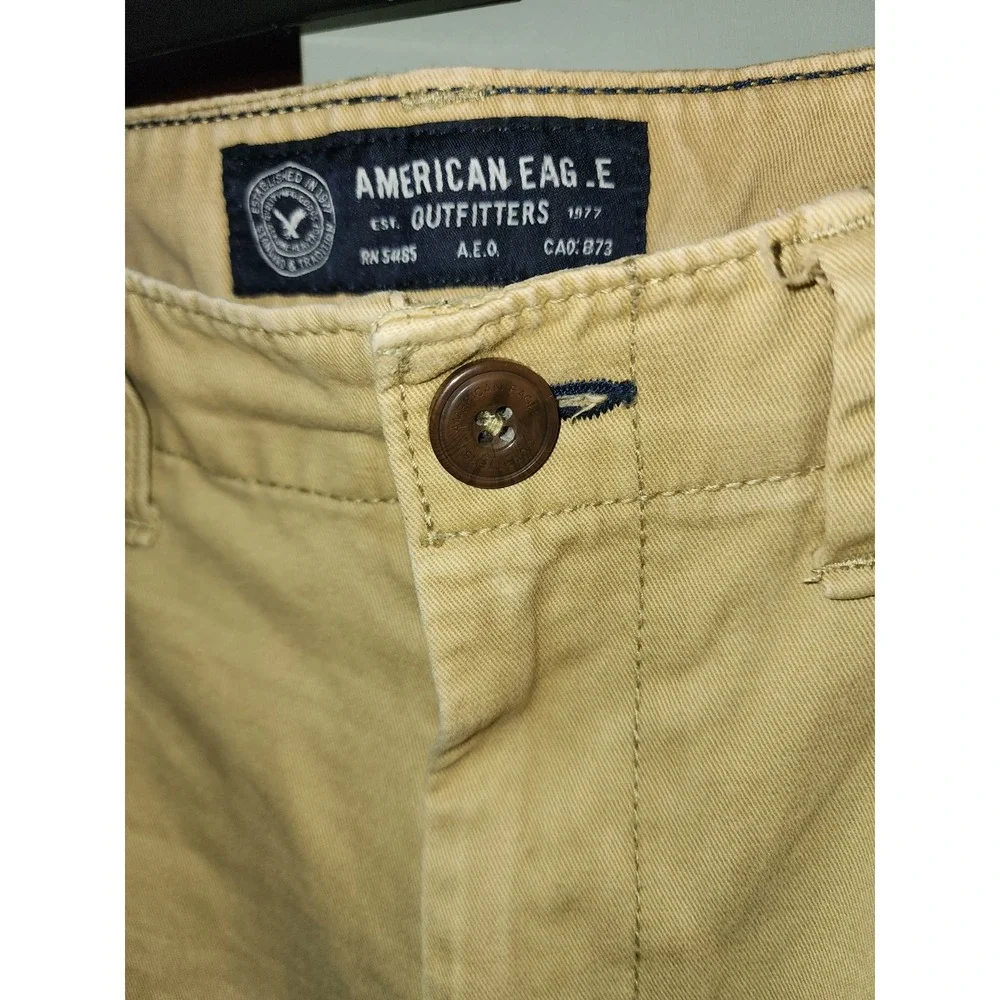 Men's American Eagle Outfitters Khaki Shorts - Longboard - Size 32
